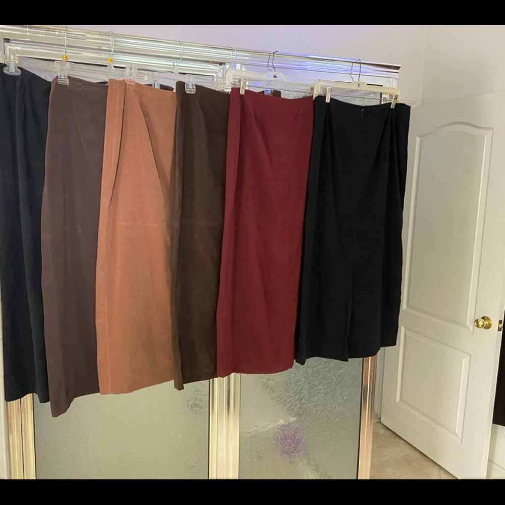 Women’s Bagatelle Brown size 10 Suede look 36 inches long